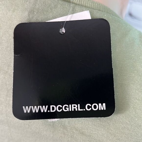 DC Girl Size Large 3/4 length Shirt 100% cotton - Picture 7 of 9